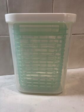 OXO Good Grips GreenSaver Herb Keeper- 1.8 QT